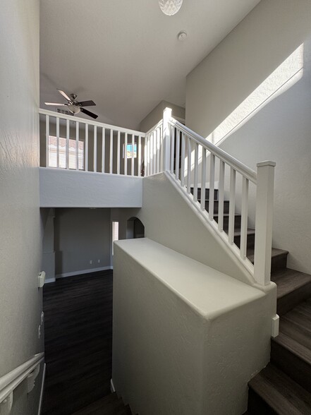 Stair Landing - 524 W Mountain Sage Dr