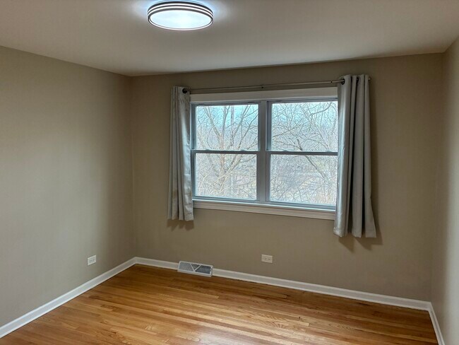 Building Photo - 127 Hickory Rd