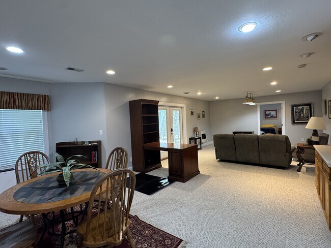 Building Photo - 206 Wewoka Trce