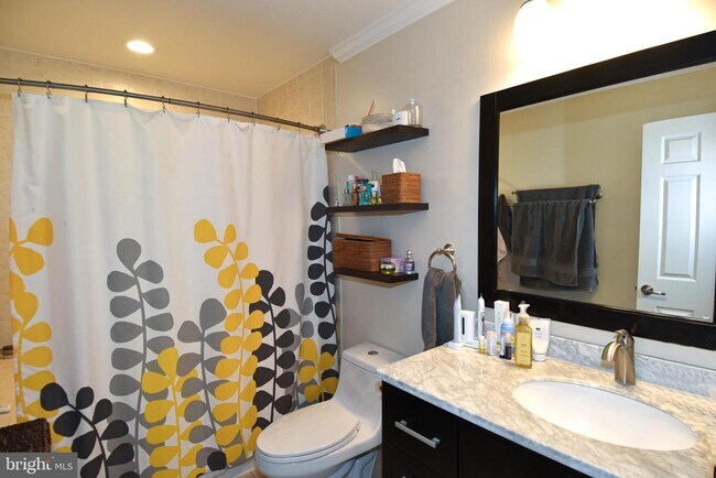 Building Photo - 5433 Grove Ridge Way