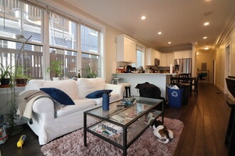 Building Photo - 140 Minden St