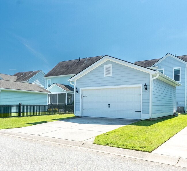 Building Photo - Spacious Living in the Heart of West Ashley