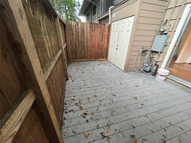 Building Photo - 4020 Blue Bonnet Blvd