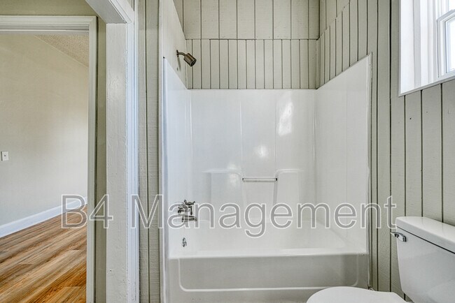 Building Photo - 555 W Peachtree St