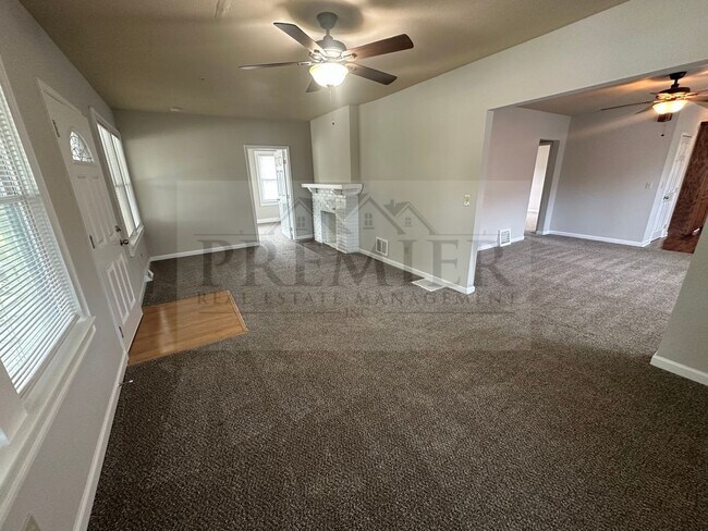 Building Photo - 307 SW 15 St, Blue Springs MO 64014/ 2 bed...