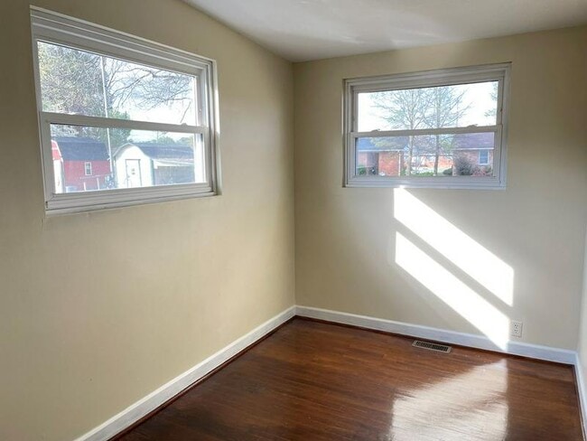 Building Photo - 314 W Station St