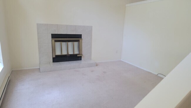 Building Photo - 4 Bedroom South Hill Home With Detached Ga...