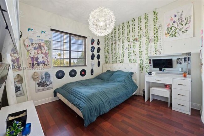 Building Photo - 1360 SW 142nd Ave