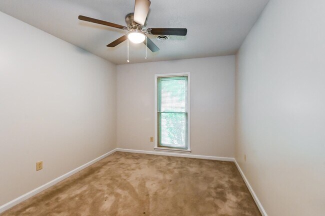 Building Photo - 4415 Richmond Cir S