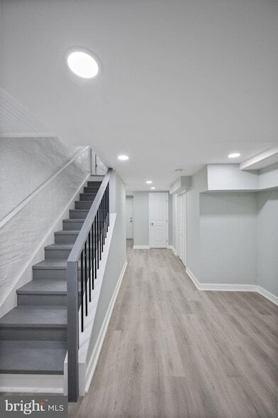 Building Photo - 328 S Macon St.