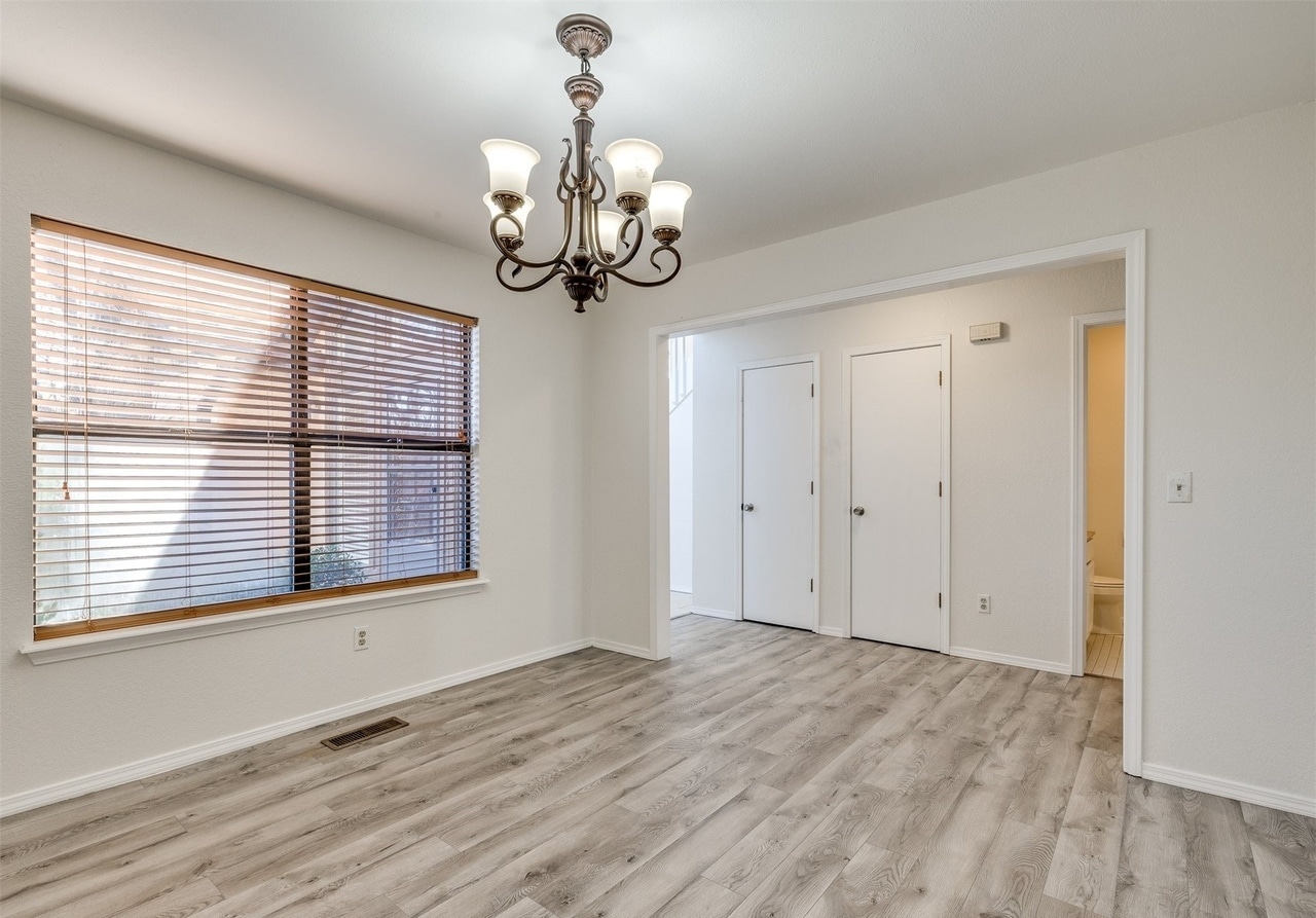 Building Photo - 2605 W Washington Cir