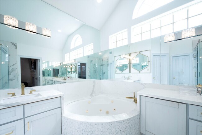 Building Photo - 4744 Post Oak Timber Dr
