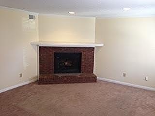 Building Photo - 2065 Vernon Commons