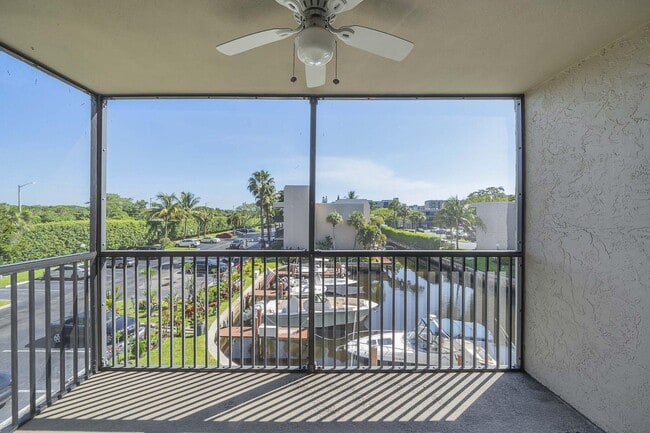 Building Photo - 17 Royal Palm Way