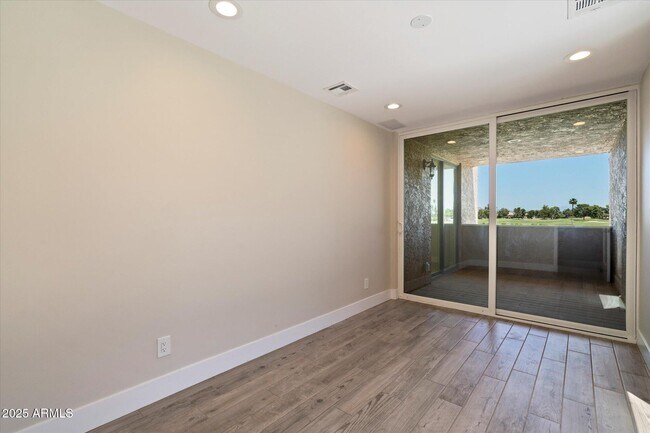Building Photo - 7401 N Scottsdale Rd