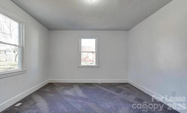 Building Photo - 803 Katherine Ave