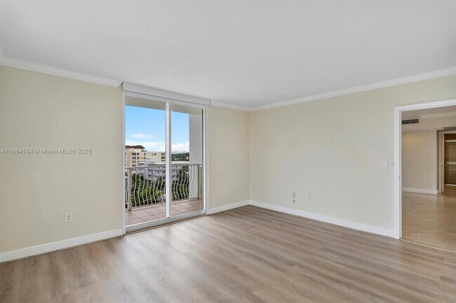 Building Photo - 10350 W Bay Harbor Dr