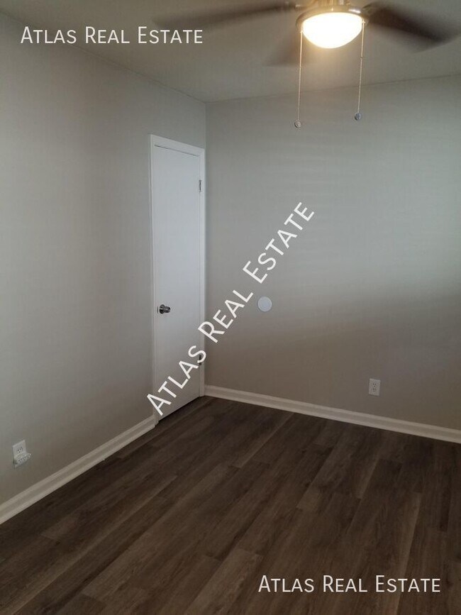 Building Photo - 9414-9416 E 14th Street S - 9416