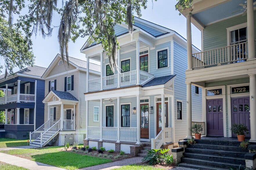 Exterior Front - 1718 Barnard St
