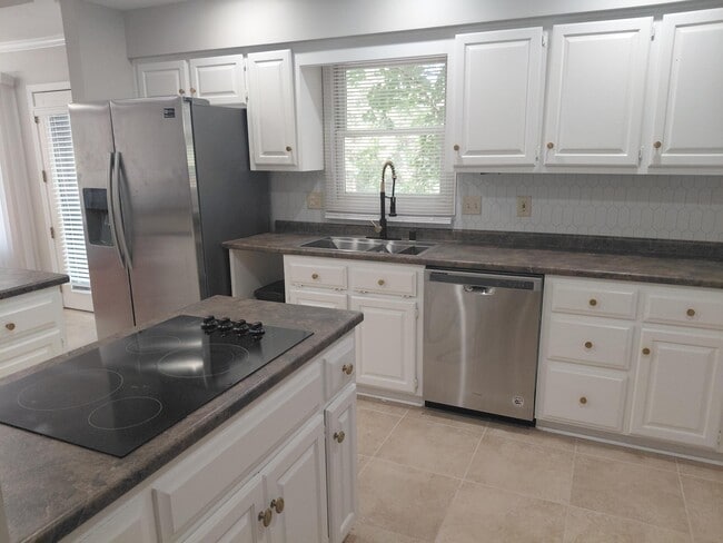 Building Photo - 3507 Lakeside Ct