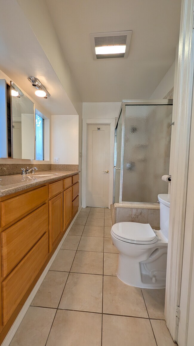 Building Photo - 1203 N Kenilworth Ave