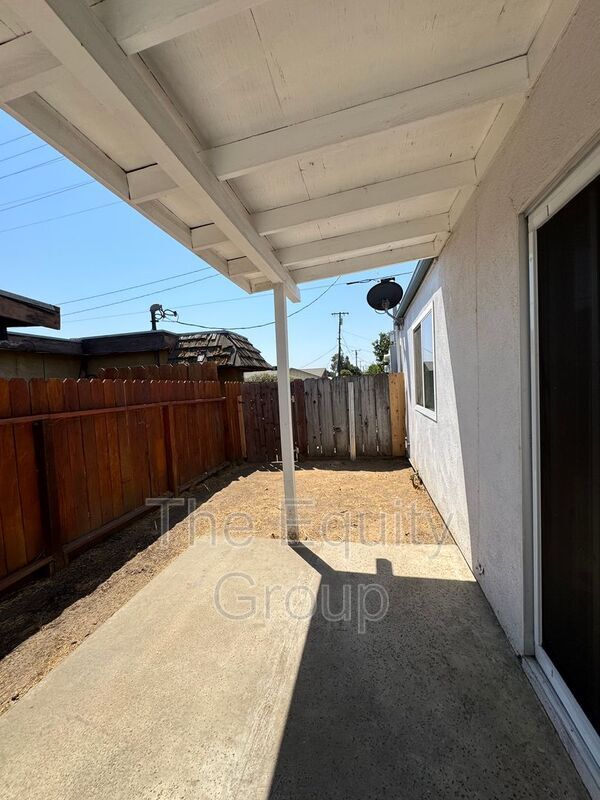Building Photo - 850 E Merritt Ave
