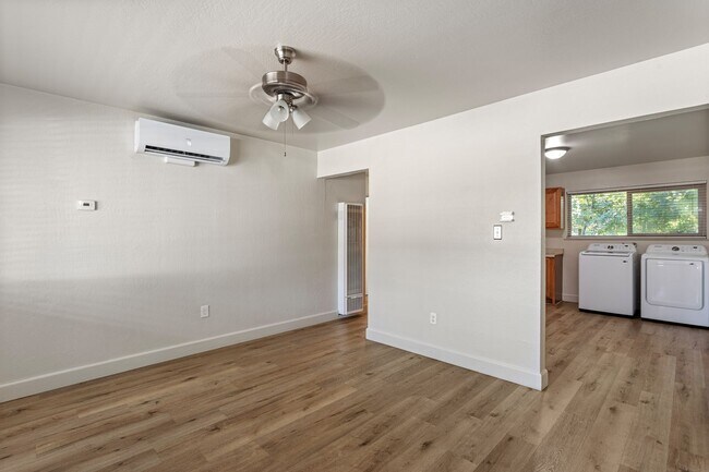 Building Photo - 521nha