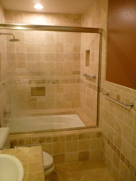 Tub and Shower - 937 12th St