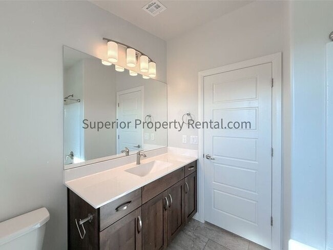 Building Photo - 4 bed, 2 bath home w/2car garage