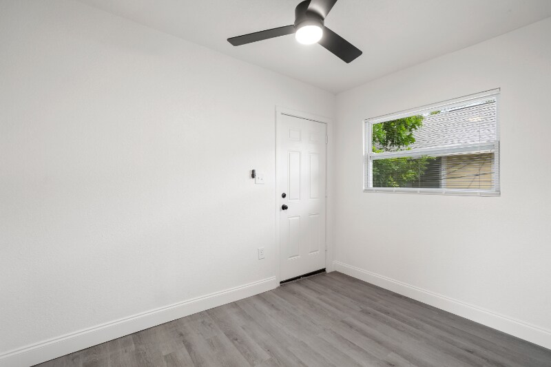 Building Photo - 919 16th Ave N