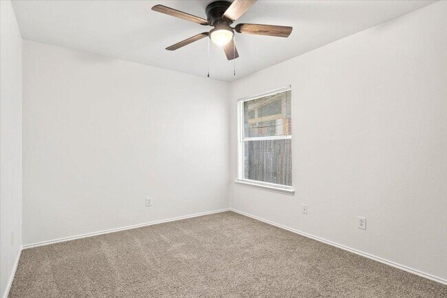 Building Photo - 15423 Quinley Dr