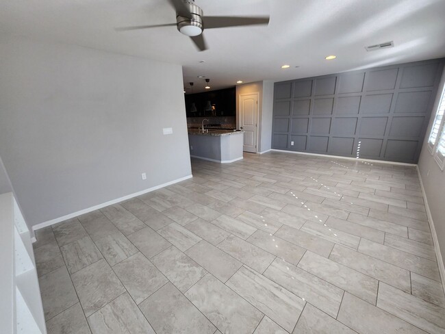 Building Photo - Three Level Mountains Edge Townhome
