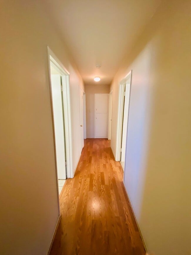 Building Photo - 3 Bedroom, 2 Bath Southside Home Near School and Park