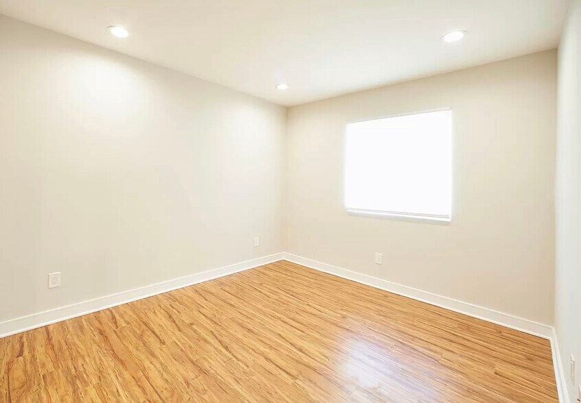 Building Photo - 4838 W 18th St