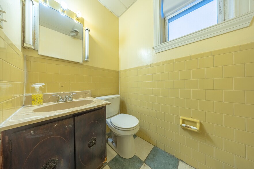 Building Photo - 31 Seattle St