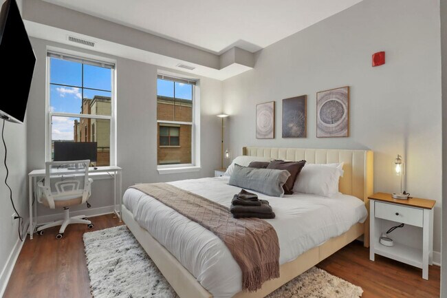 Building Photo - 255 N Addison Ave