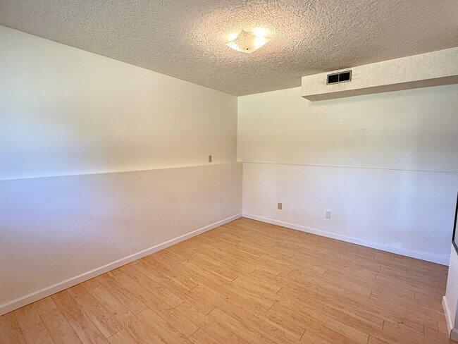 Building Photo - 2746 SE 73rd Ave