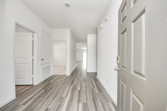 Building Photo - 10304 Malta Trce Dr