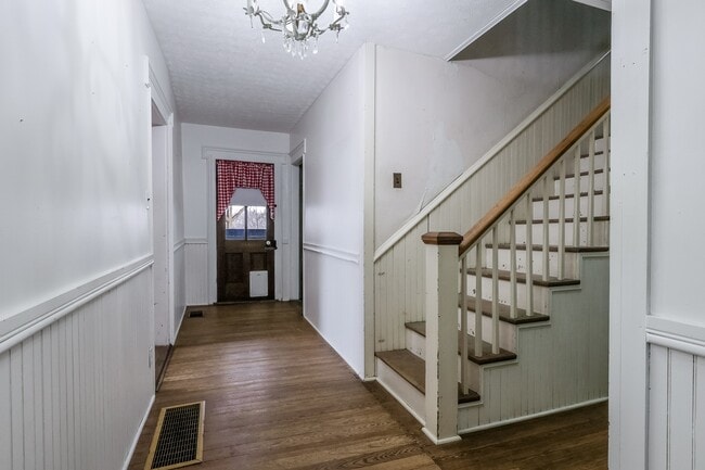 Building Photo - 329 Grayson St