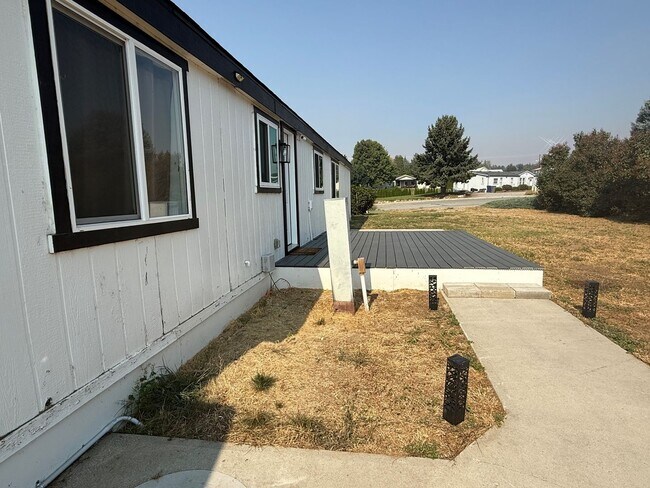 Building Photo - Now renting 3 bedroom House