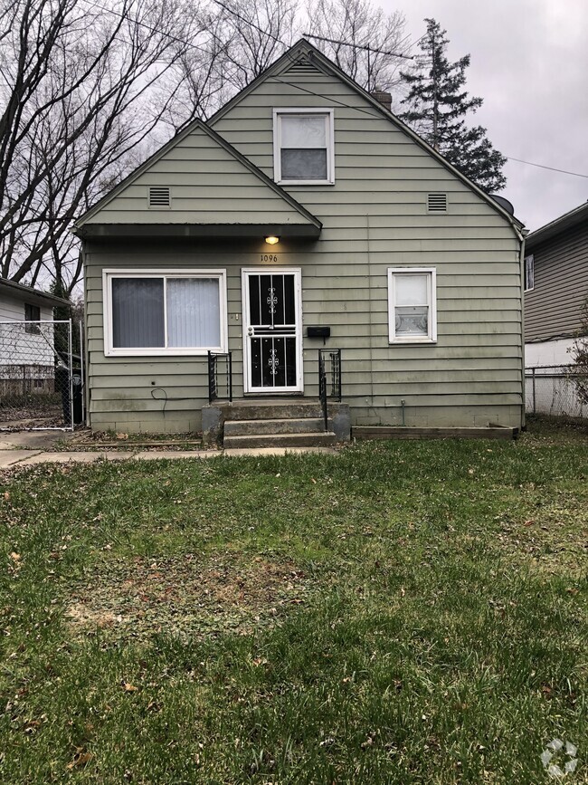 Building Photo - 1096 Silvercrest Ave