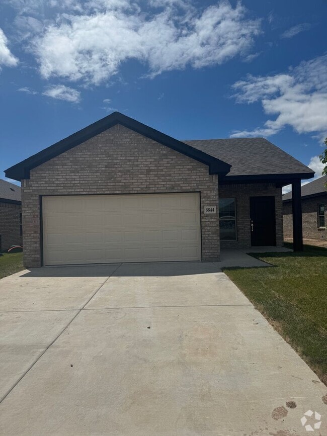 Building Photo - New built located in Beacon Pointe area!!!...