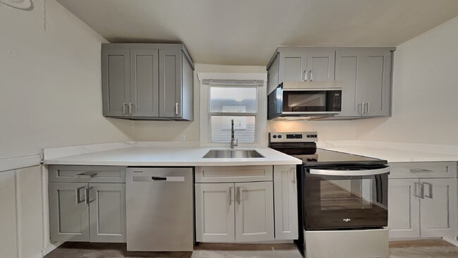 Building Photo - 718 S Yakima Ave