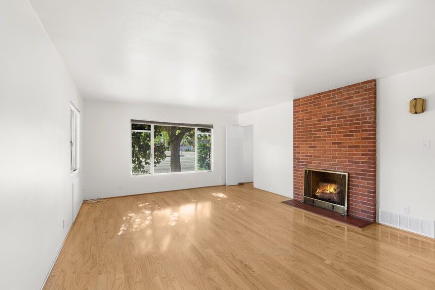 Living Room - 543 W Coronado Rd