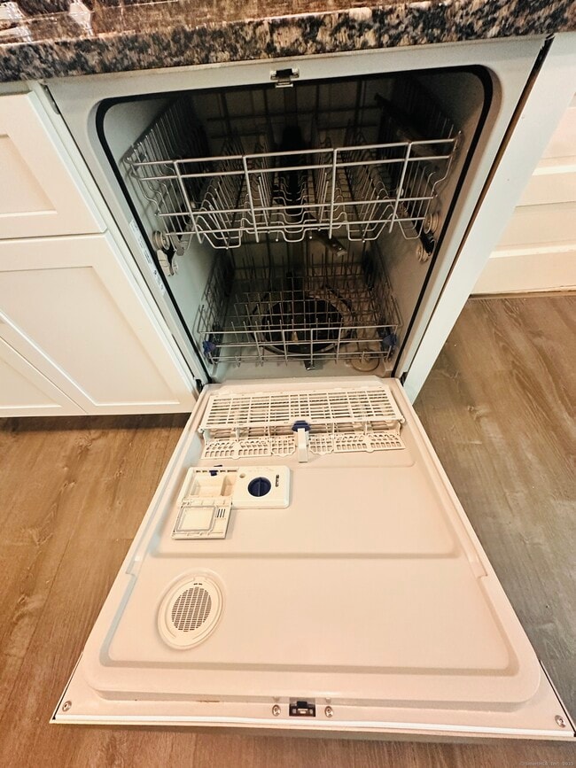 Building Photo - 266 Linwood St