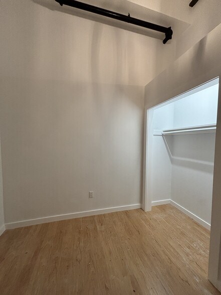 Building Photo - 262 Friend St