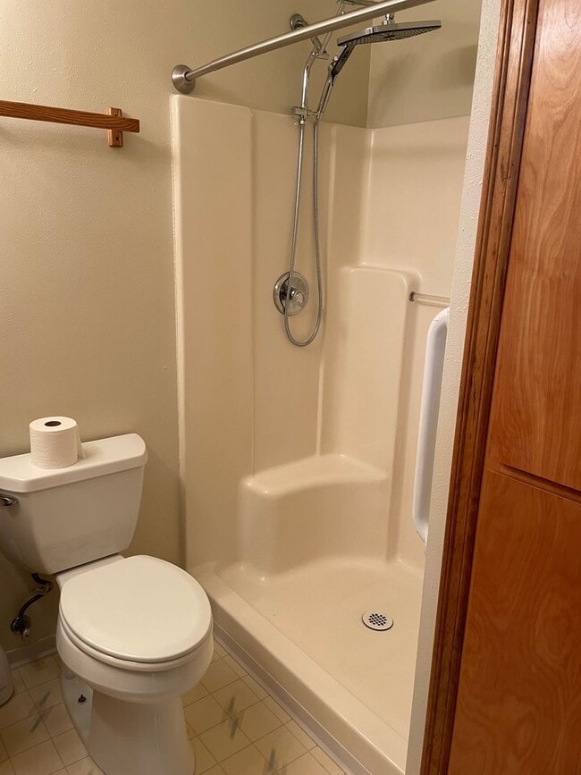 Building Photo - Langley Apartment with Utilities Included!
