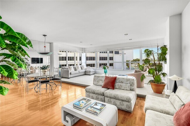 Building Photo - 4925 Collins Ave