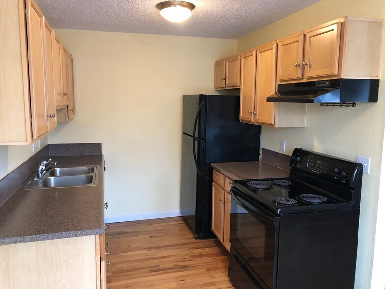 Kitchen - 3111 Southeast Belmont Street