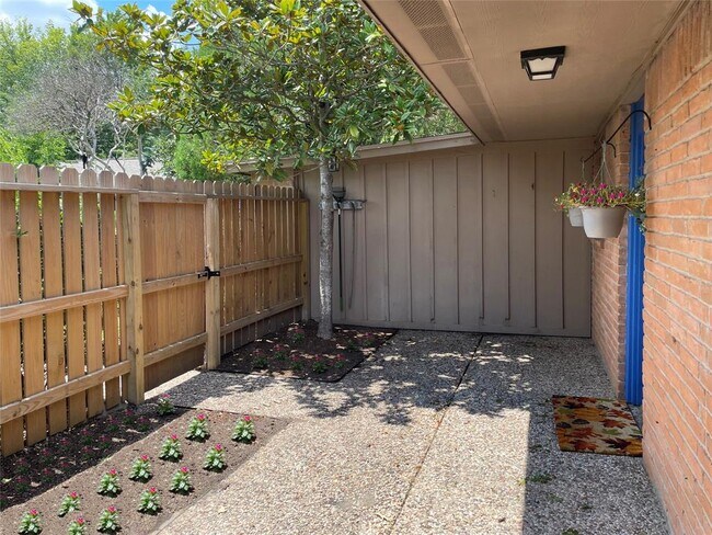 Building Photo - 1529 Wirt Rd